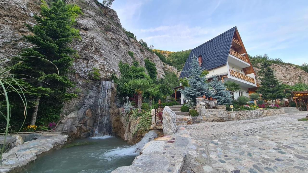 ホテル Dibra Park Agrotourism Peshkopi エクステリア 写真
