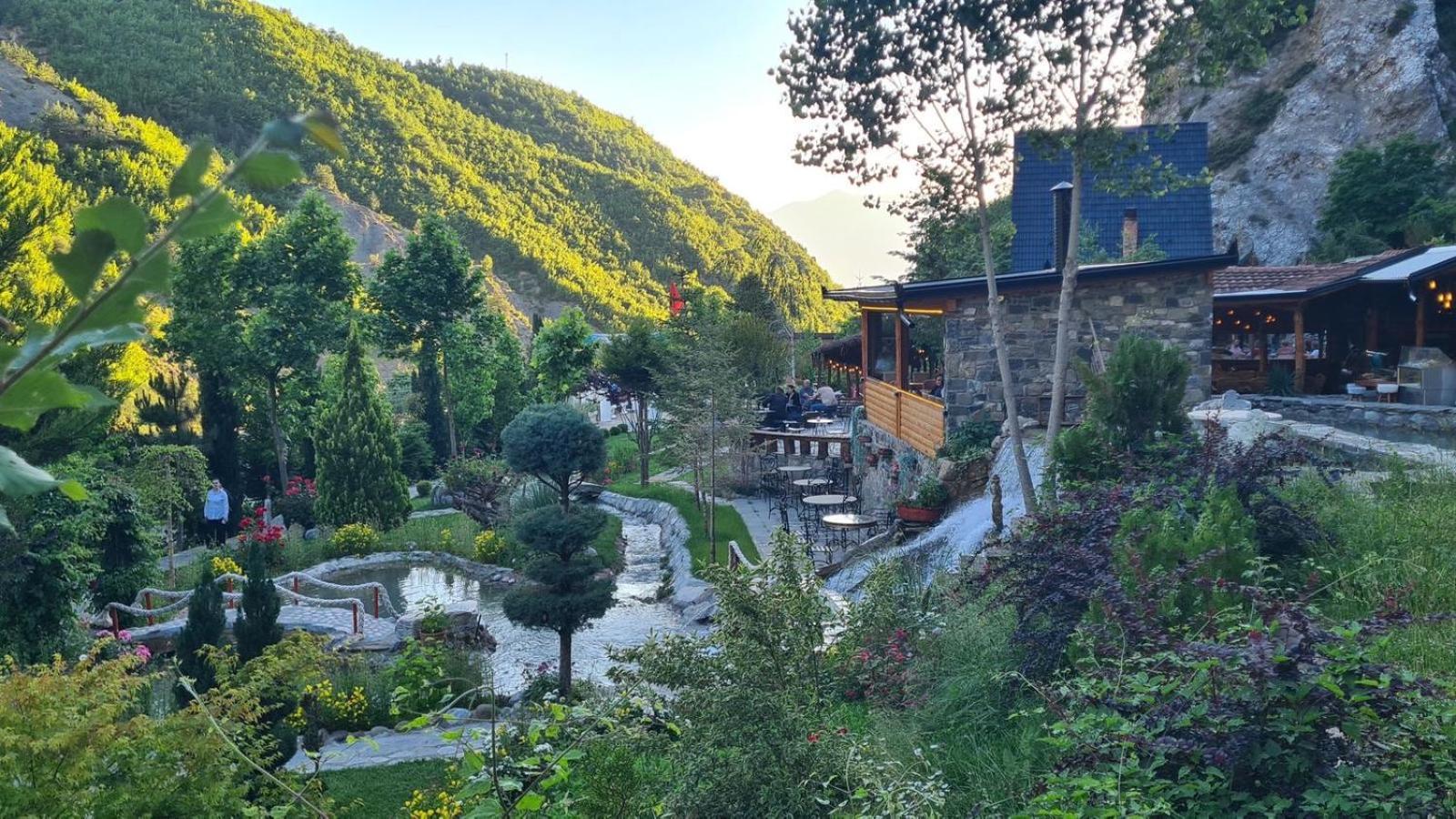 ホテル Dibra Park Agrotourism Peshkopi エクステリア 写真