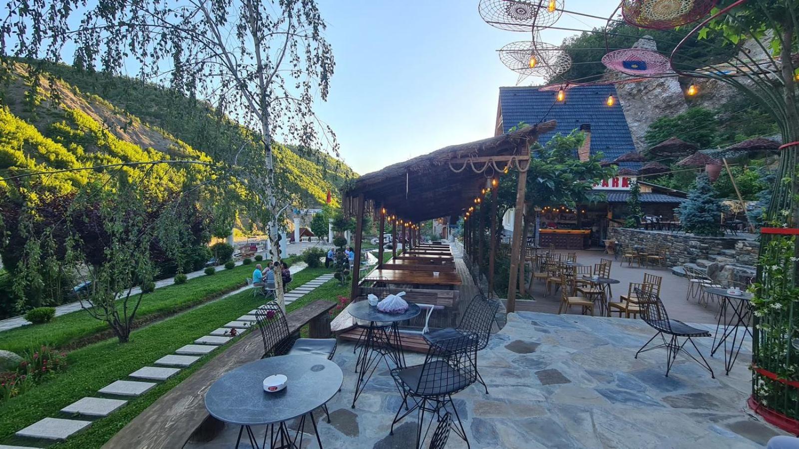 ホテル Dibra Park Agrotourism Peshkopi エクステリア 写真