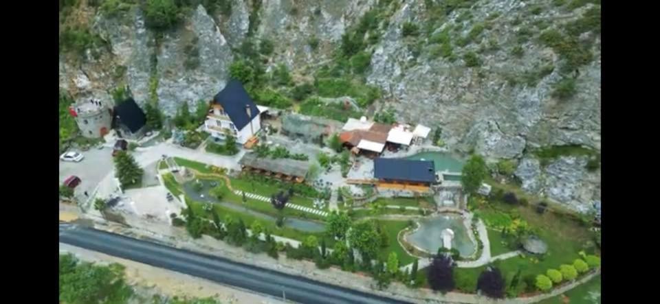ホテル Dibra Park Agrotourism Peshkopi エクステリア 写真