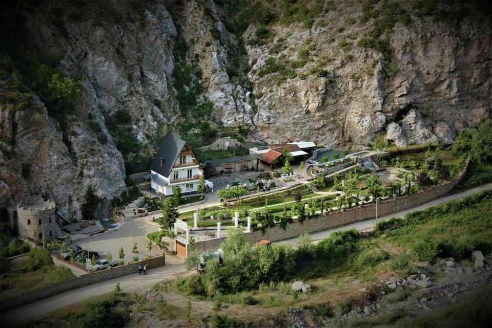 ホテル Dibra Park Agrotourism Peshkopi エクステリア 写真